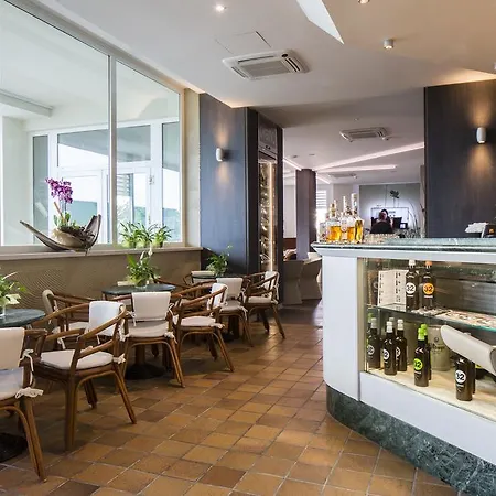 Ambassador Hotel 4*