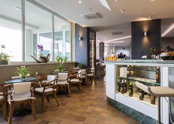 Ambassador Hotell 4*