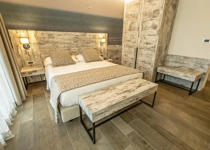 Ambassador Hotell 4*