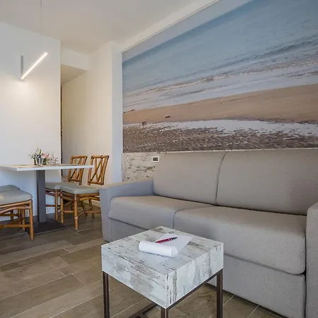 Отель Ambassador